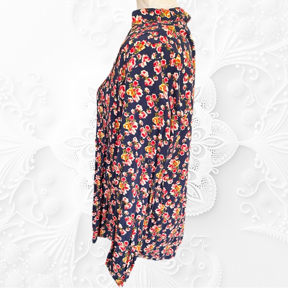 Woman Within Floral Blouse - Picture 3 of 7